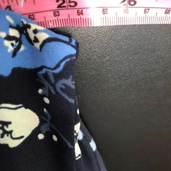 Ann Taylor Factory Cinched puff long sleeve, pleated round neck,keyhole back - Picture 3 of 7